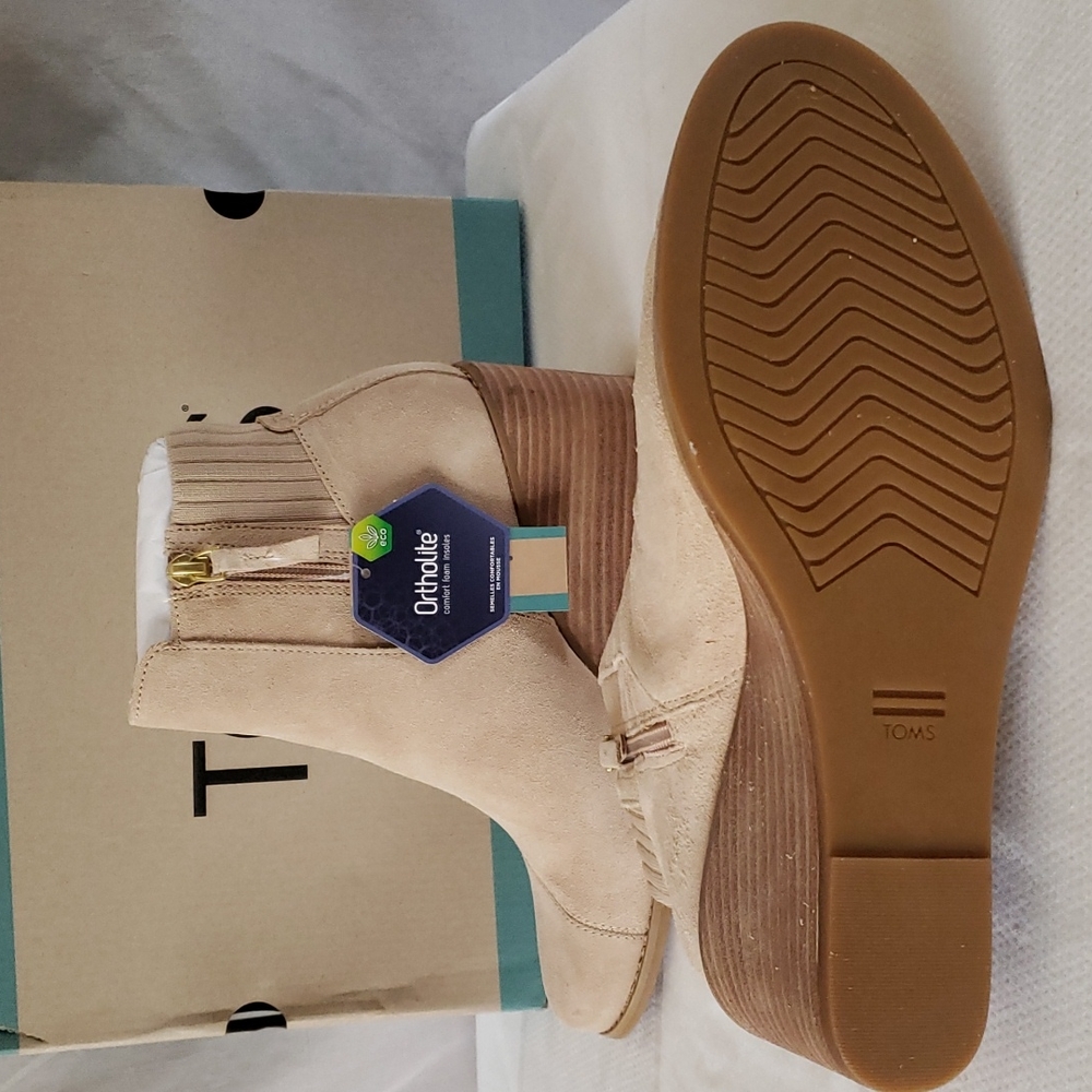 NEW Toms Suede Bootie - Picture 4 of 10